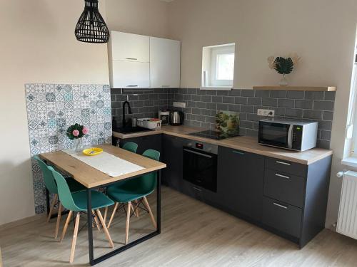 Bekescsaba Apartment | Top-Rated Liliom Apartman in Békéscsaba for Families