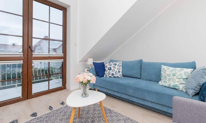 Debki Apartment | Cozy Apartment with Balcony and Parking Near Dębki Coast