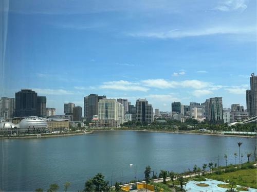 My Đinh Apartment | Tranquil Lakeview Retreat: 3BR with Pool Access