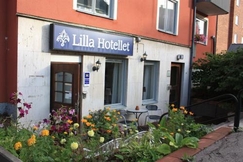 Eskilstuna Hotel | Discover Lilla Hotellet: Pet-Friendly Stay with Breakfast