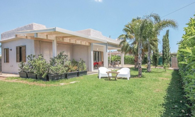 Porto Palo House | Pet-Friendly Lilla Villa - Menfield Port with Ocean Views