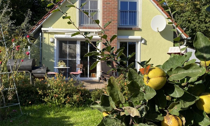 Putbus House | Idyllic Lille Havehus: Oceanfront Home with Pool & Views