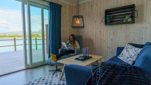 Vestvagøy Apartment | Exceptional Lilleeideholmen Sjøhusutleie: 4-Star Comfort