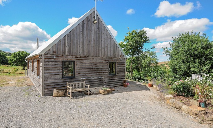 South Tawton Cottage | Pet-Friendly LILLEMOR: Cozy Holiday Cottage in Whiddon Down