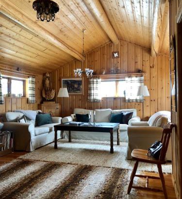 Stoten House | Relaxing Stay at Lillstugan - Child Friendly and Dining Options