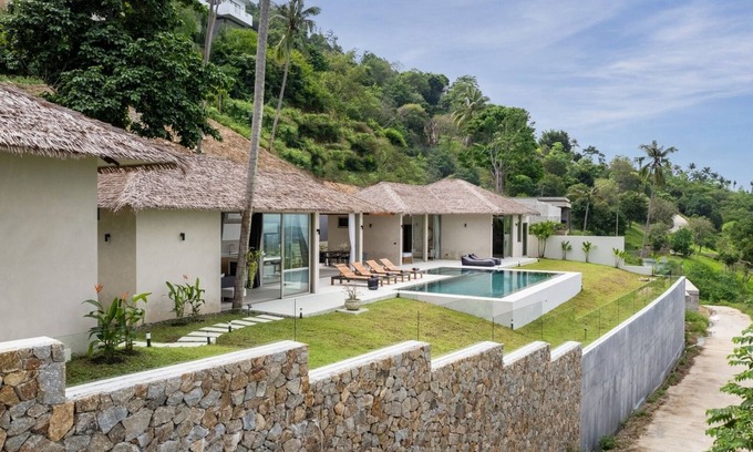 Bophut Hills Villa | Discover Lilly Belle: 4-Star Retreat with Pool & Dining