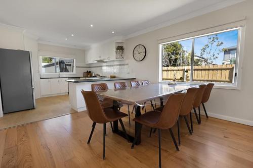 Lakes Entrance House | Discover Pet-Friendly Comfort at Lilly G Hotel