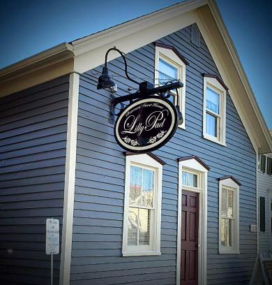 Cedarburg Hotel | Inviting Lilly Pad: Guest Rated 9/10 with Kitchen Amenities