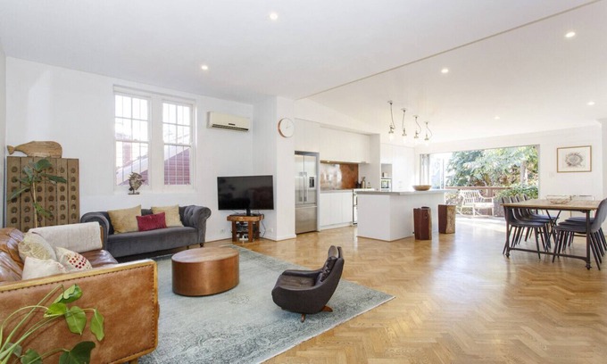 South Fremantle Apartment | Explore Lilly's Cottage - Heritage House with Ocean Views