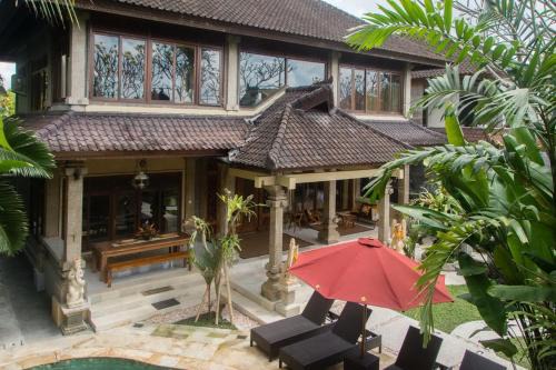 Penestanan Villa | Enchanting Lily Lane Villas: Pet-Friendly Oceanfront Retreat