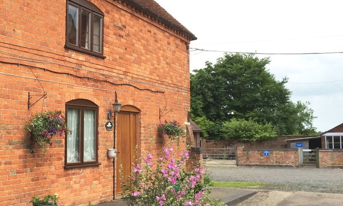 Wixford Cottage | Explore Central England from Ireland's Farm Cottage Retreat