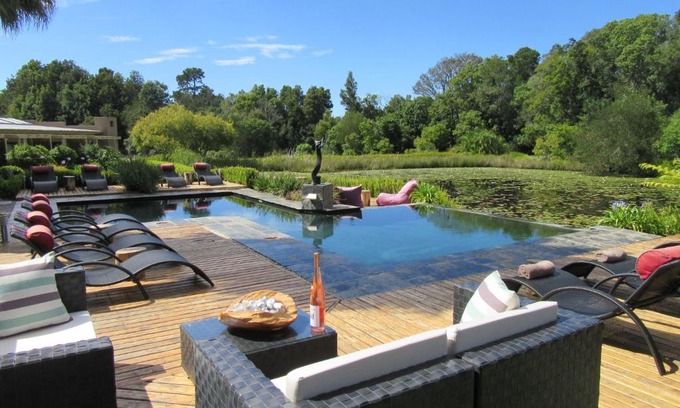 Die Barakke House | Relax at Lily Pond Country Lodge: 4-Star Guest Favorite