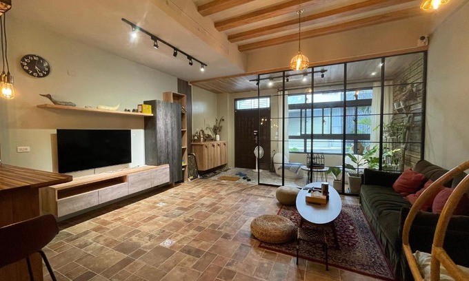 Zhushan Apartment | Family-Friendly Getaway at Lily's House - Rated 9/10