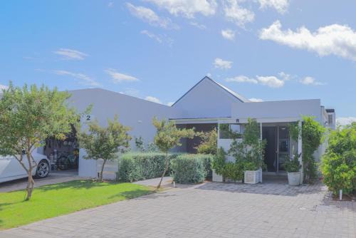 Robertson Apartment | Enjoy Breakfast at Lily's Rest, Silwerstrand Village Retreat