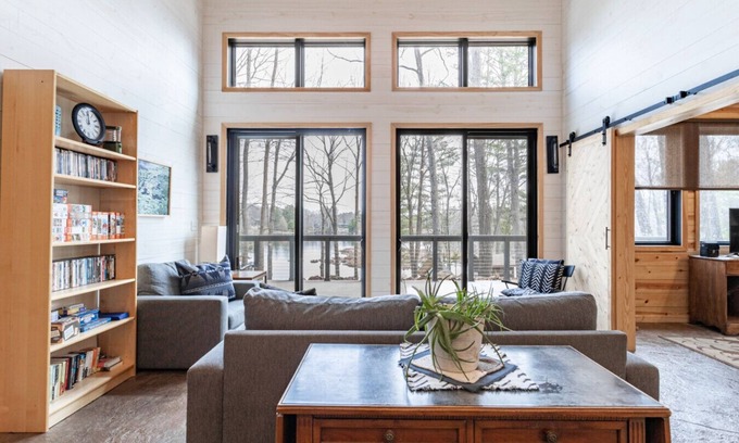 Hayward Cabin | Dog-Friendly Lilypad Lake House with Scenic Trail Access