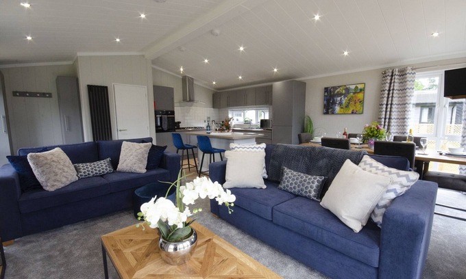 Ryther Apartment | Experience Lilypad Lodge: Top-Rated Getaway with Spa & Hot Tub