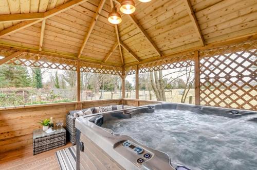 Etchinghill House | Lilywood