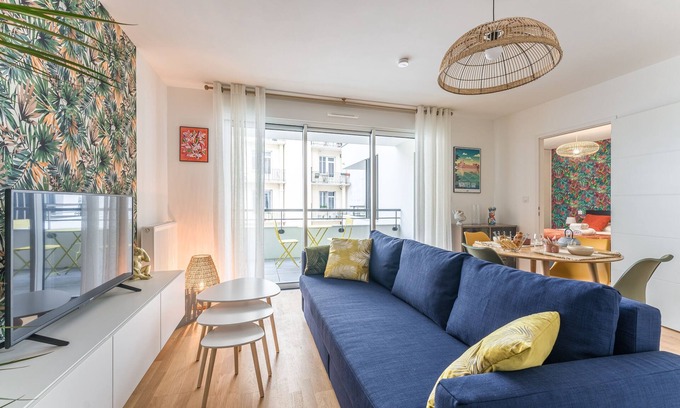 Dobree-Bon Port Apartment | Convenient Lima Apartment Near Nantes Island with Spa & Kitchen