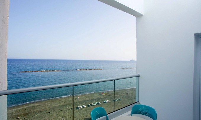 Agios Tychon Apartment | Oceanfront Limassol Beach Apartment with Ocean Views