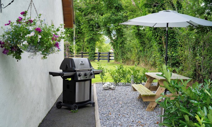 Limavady Apartment | Top-Rated Cherry Tree Apartment with Kitchen & Pet-Friendly