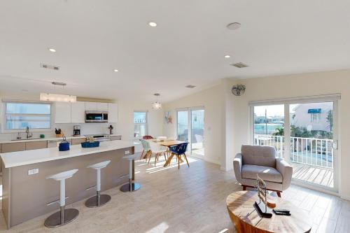 Marathon House | Guest Rated 10/10 at Lime in the Coconut with Hot Tub