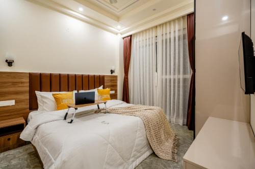 Gurugram Apartment | Lime Tree 1BHK Service Apartment Near Artemis, Sector 52 Gurgaon