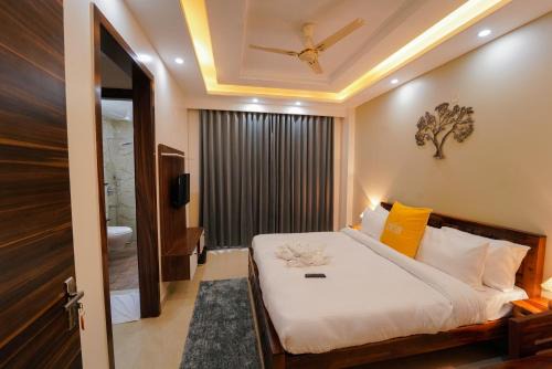 DLF Phase 5 Apartment | Family-Friendly Lime Tree Two BHK Near Golf Course Road
