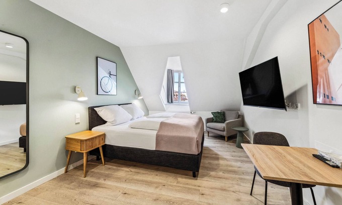 Bamberg Apartment | Cozy Limehome Bamberg Maximiliansplatz with Kitchen & Breakfast