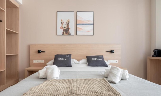 El Camp de l'Arpa del Clot Hotel | Elegant Family Getaway at limehome Barcelona Besalú 82