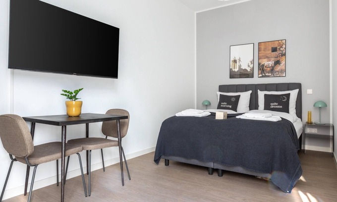 Tempelhof Apartment | limehome Berlin Luise-H. | Suite with Terrace