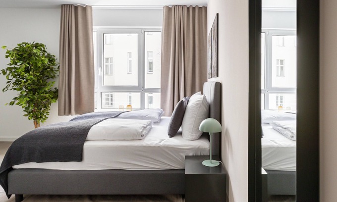 Tempelhof Apartment | Comfortable Stay at limehome Berlin with Spa & Kitchen