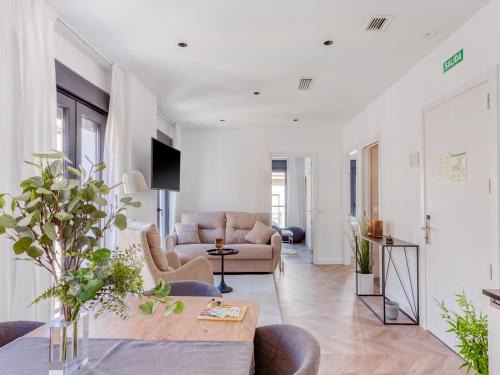 Perchel Sur Apartment | Stylish limehome Málaga with Kitchen & Digital Access
