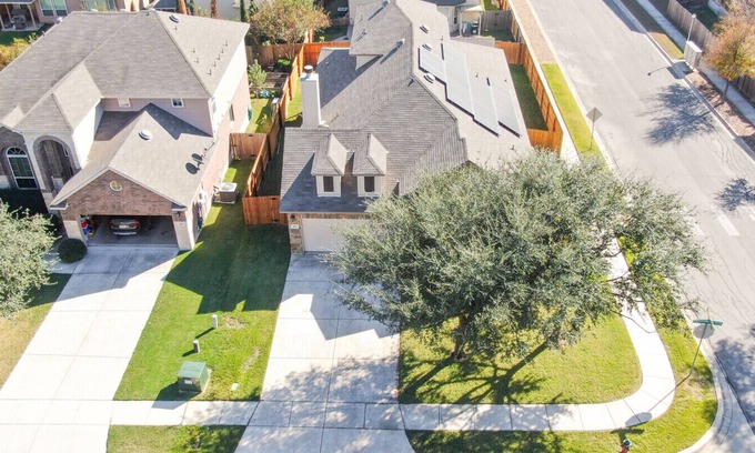 Cibolo House | Inviting Limestone Ranch House with Pool & Ocean View