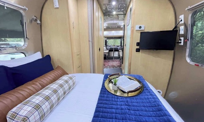 Whitemarsh Island House | Limited Edition Airstream Midway Downtown & Beach!