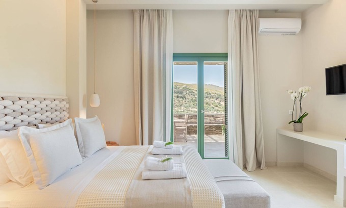 Andros Town House | Indulge at Limonioum Suite by Casa Di Fiori Andros