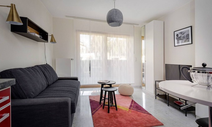 Limpertsberg Apartment | Stylish Limpertsberg Cinema Studio in High-End Residence