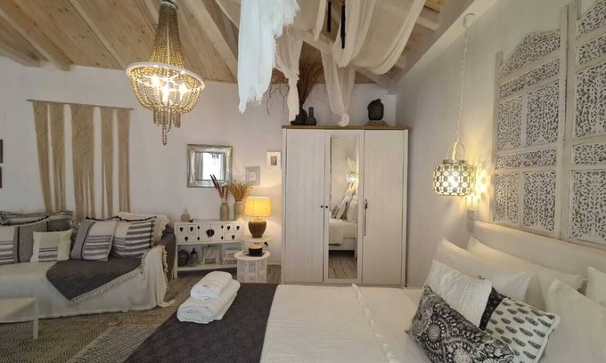 Asprogerakata Apartment | Bohemian Living at Linari: Family-Friendly Comfort Awaits