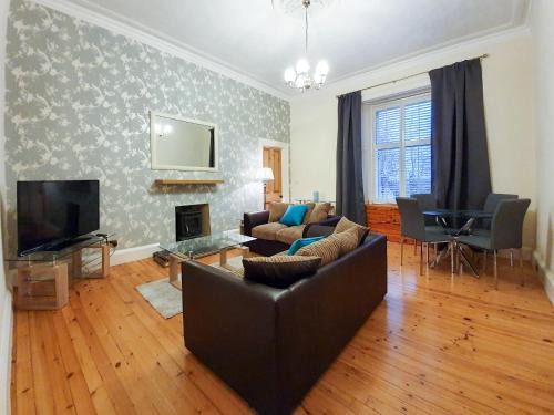 Dunfermline Apartment | Family-Friendly Linburn House Apartment with Top Reviews