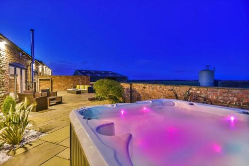 Grange de Lings House | Inviting 4-Bed House in Lincoln with Pet-Friendly Amenities