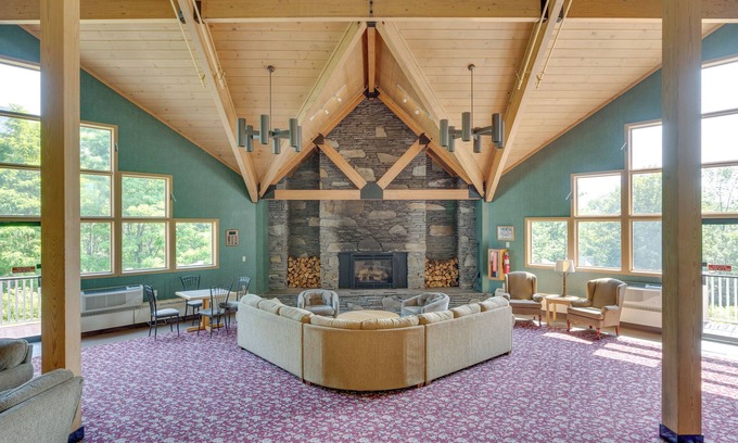 Lincoln Apartment | Lincoln Condo with Resort Amenities and Scenic Mountain Views