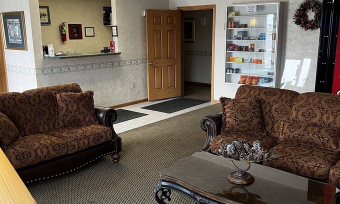 Escanaba Hotel | Discover Lincoln Host Motor Inn: Eco-Friendly Comfort Awaits
