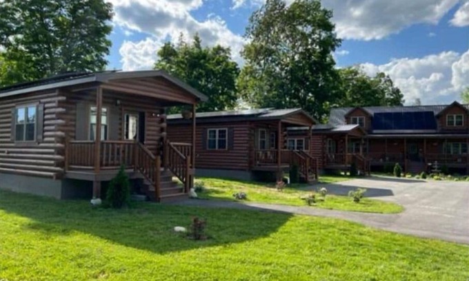 Lincoln Cabin | Family-Friendly Lincoln Log Cabins - Baby Bear Retreat