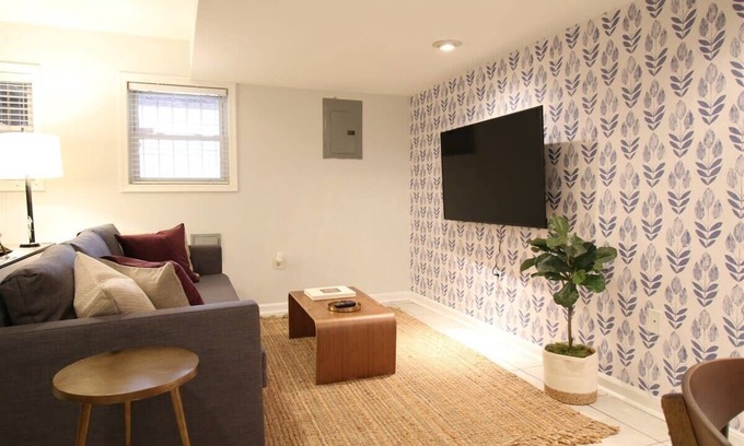 Northeast Apartment | Lincoln Park Place: Capitol Hill Retreat with Spa & Breakfast