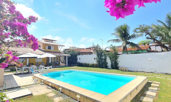 Ipitanga House | Discover Linda Casa: Family-Friendly Retreat with Pool
