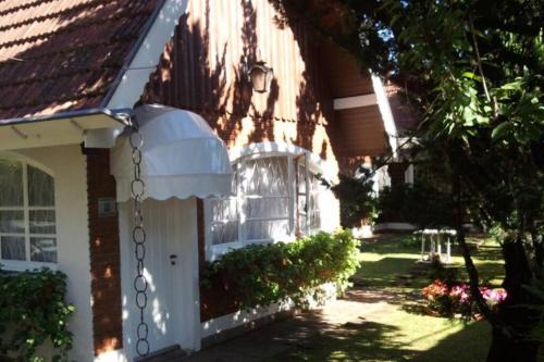 Jardim do Embaixador House | Pet-Friendly Linda Casa: 3 Bedrooms Near Capivari