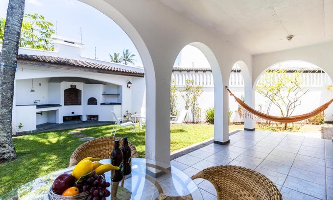 Cibratel I House | Linda Casa: Oceanfront Getaway with Garden Steps from Beach