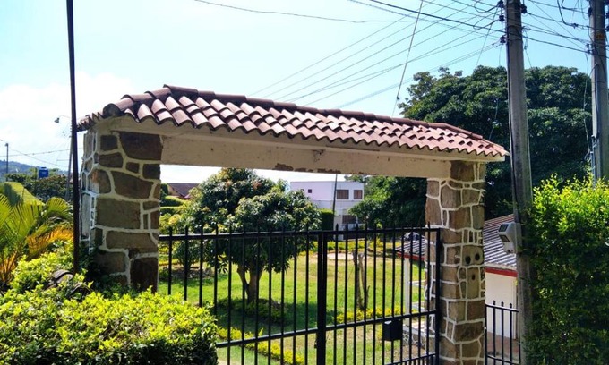 Fusagasuga House | Relax at Linda Casa Campestre with Pool and Pet-Friendly Perks