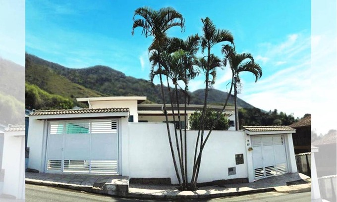 Sao Francisco House | Cozy Casa Steps from the Beach with Ocean View & Breakfast