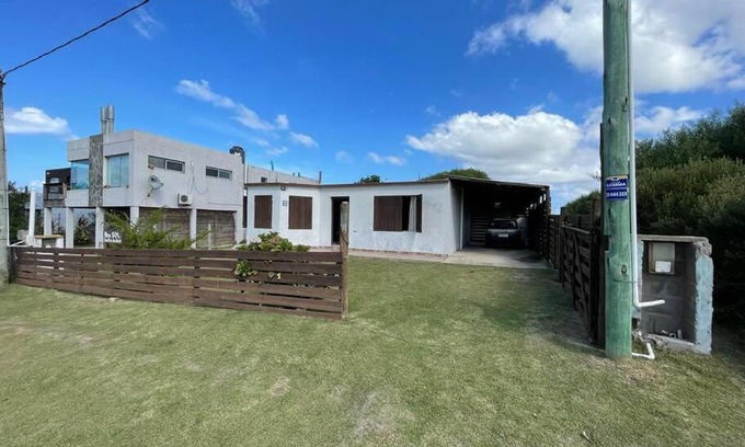 Balneario Buenos Aires House | Cozy Casa en Alquiler: Pet Friendly with Kitchen Access