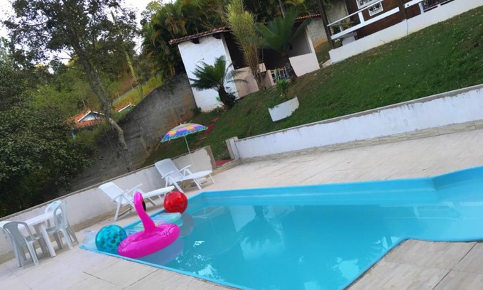 Aruja House | Linda Chácara: Family-Friendly Getaway with Pool Access